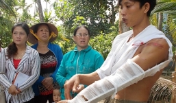 Bè cá bị chìm giữa đêm, cả gia đình rơi xuống sông