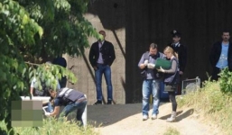 Gái mại dâm bị làm nhục, 'đóng đinh' lõa thể gây chấn động