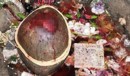 Cậu bé tự cắt lưỡi bằng dao cùn để được ban phước