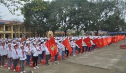 Học sinh, GV phải trực tiếp hát Quốc ca trong lễ chào cờ