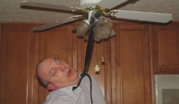 Người đàn ông kiếm 30 triệu mỗi ngày nhờ...giả chết