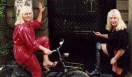 Tiết lộ gây sốc của cặp đôi gái mại dâm già nhất thế giới