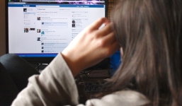 Bị mẹ cấm dùng facebook, nữ sinh 13 tuổi treo cổ tự tử