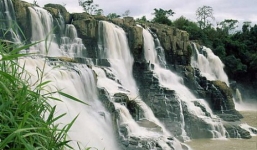 Rơi xuống thác nước, hai nam sinh tử vong