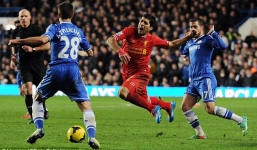 Mourinho bất ngờ lấy Dzeko “hạ nhục” Suarez