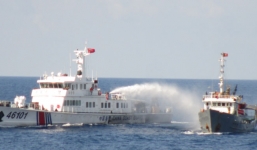 Trung Quốc hung hãn tấn công vòi rồng, Việt Nam đáp trả