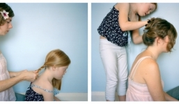 Bộ ảnh mẹ chụp cùng con gái bị Down gây xúc động