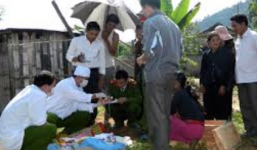 Cãi nhau trong tiệc cưới, cha đâm chết con trai đang ngủ