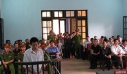 Người phụ nữ bị chồng chọc mù mắt vì không nấu cơm