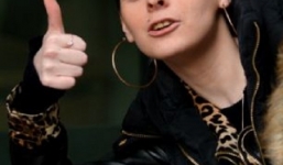 Má mì ép hơn 20 bé gái dùng thuốc phiện để tiếp khách