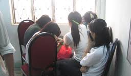 Bản tin 113 – sáng 12/5: Bốn cô gái Việt cho ba người Trung Quốc xem mắt…