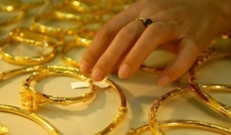 Người phụ nữ lấy trộm dây chuyền vàng 40 triệu đồng bị khởi tố