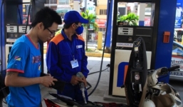 Tính “đánh úp” người dân, xăng dầu bị Bộ Tài chính “nắn gân”