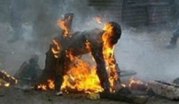 'Yêu râu xanh' vừa ra tù đã bị thiêu sống vì nhắn tin hỏi thăm nạn nhân