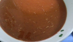 Kinh hoàng dòi bò lúc nhúc trong bát bún 