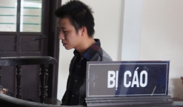 Quỳ xuống xin không được, đâm bạn gái tử vong