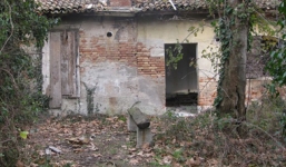 Ngôi nhà 2 cha con đột tử vì bị 'người âm bóp cổ'?