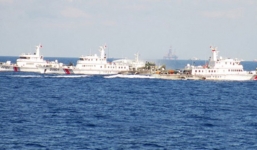 Clip: Tàu Trung Quốc tấn công, tàu Việt Nam kiên cường phá vây