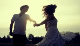 Tình cảm xoay ngược vì chiếc váy