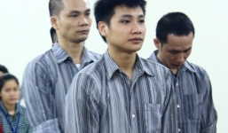 Trêu gái trong quán karaoke 3 anh em vào tù