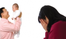 Bố ruột có con riêng với mẹ chồng