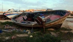 Tàu chở 400 người chìm ngoài khơi Địa Trung Hải