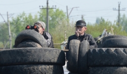 Donetsk cho Kiev 24 giờ để rút sạch quân