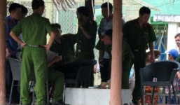 Cầm tay người yêu cũ, bị tình địch dùng 2 dao đâm thủng tim