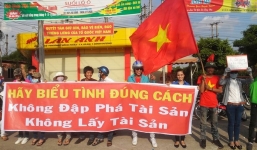 'Hãy biểu tình đúng cách, đừng đập phá tài sản'