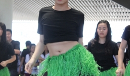 Cười vỡ bụng với màn giả gái siêu nhắng của nam sinh Ams trong 'Ngày hội kết nối'