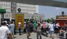 Thái Bình: Người nhà tử vong giữa đường, kéo quan tài đến CA tỉnh