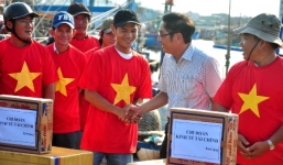 Đà Nẵng: 6 tàu cá công suất lớn ra Hoàng Sa 'tiếp sức' CSB Việt Nam