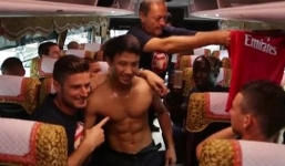 'Running man' Vũ Xuân Tiến đấu giá chiếc áo tiền tỷ để làm từ thiện