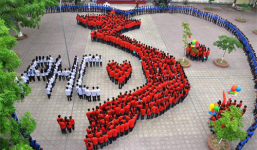 Hơn 1.000 học sinh tại Hà Nội xếp hình bản đồ Việt Nam