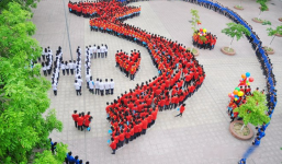 Clip: Bản đồ Việt Nam được xếp bởi hàng nghìn học sinh