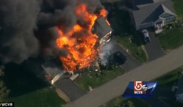 Clip Tòa nhà nổ tung trong bản tin truyền hình trực tiếp