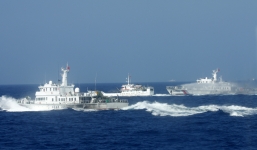 2 tàu Trung Quốc bám sát, lao thẳng vào tàu Cảnh sát biển Việt Nam