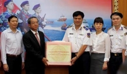 Chủ tịch nước gửi lời động viên và trao quà cho Cảnh sát biển và kiểm ngư
