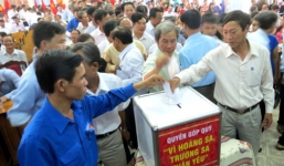  Hơn 600 giáo viên, học sinh mít tinh phản đối Trung Quốc