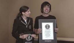 Lập kỷ lục thế giới về... nhắn tin nhanh