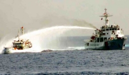 Video: TQ thêm tàu pháo, tàu hộ vệ tên lửa bảo vệ giàn khoan trái phép