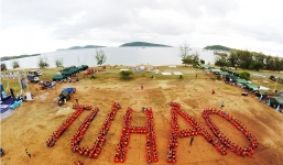 900 sinh viên xếp chữ 'Tự hào biển đảo Việt Nam'