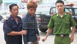 Chạy chốt 141, đâm gẫy chân cảnh sát cơ động