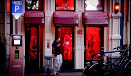 Thăm phố đèn đỏ phóng khoáng ở Hà Lan