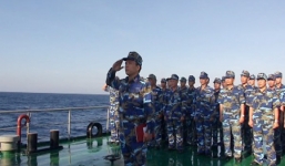 Trực tiếp từ Hoàng Sa: Thiêng liêng nghi lễ chào cờ Tổ Quốc