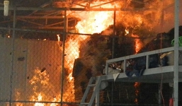 Giận mẹ không cho vàng, con trai phóng hỏa vựa nông sản