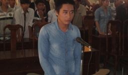 Không được hát karaoke, đốt quán cho bõ ghét!