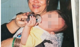 Nỗi lòng của người mẹ nuôi bị kiện đòi lại con