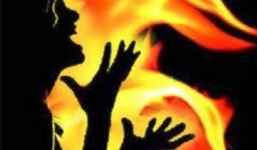 Bị chồng thiêu sống vì sinh toàn con gái