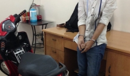 Trộm xe máy bị CSGT đuổi, bỏ cả xe chạy bộ vẫn không thoát